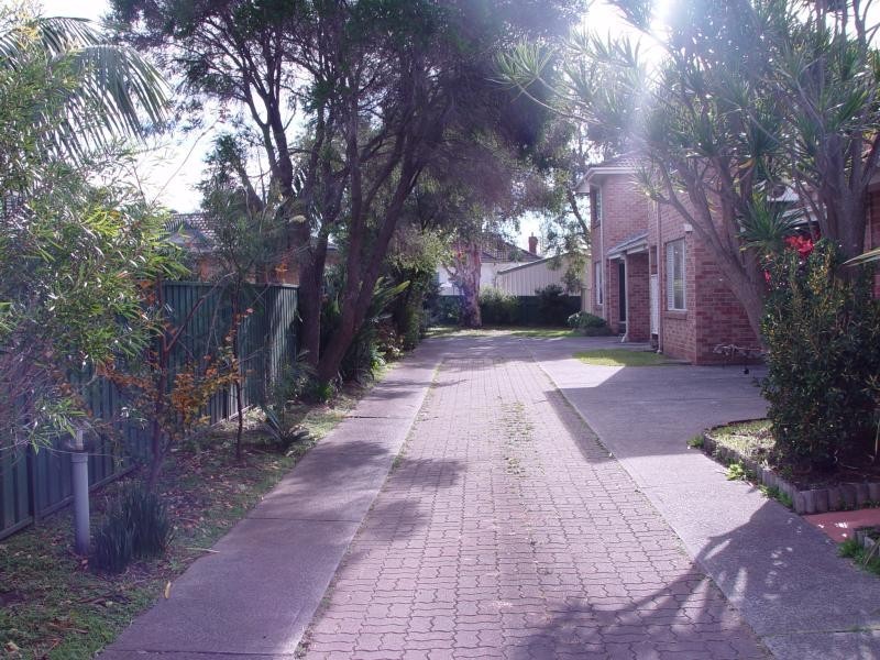 2/10 Owen Park Rd, Bellambi NSW 2518