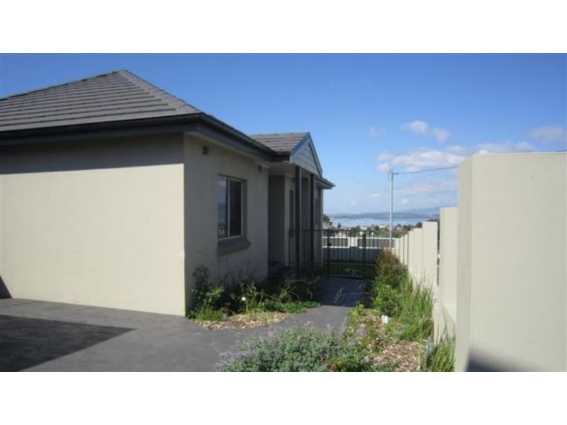 217 Flagstaff  Rd, Lake Heights NSW 2502