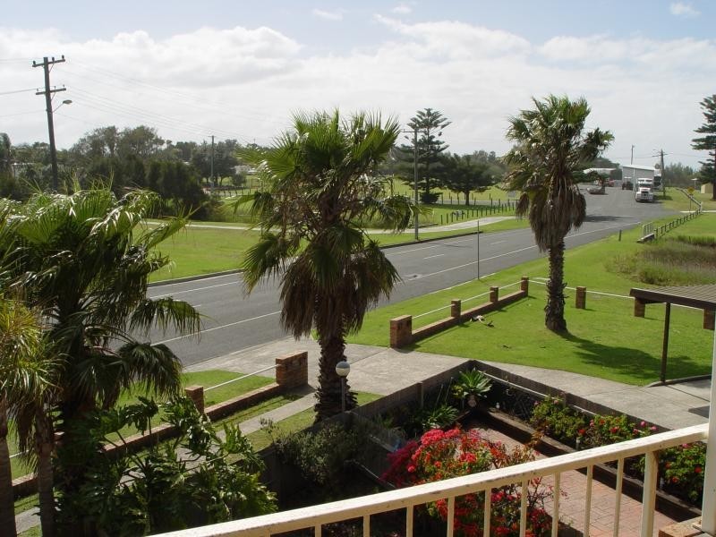 2/3 Lake Pde, East Corrimal NSW 2518