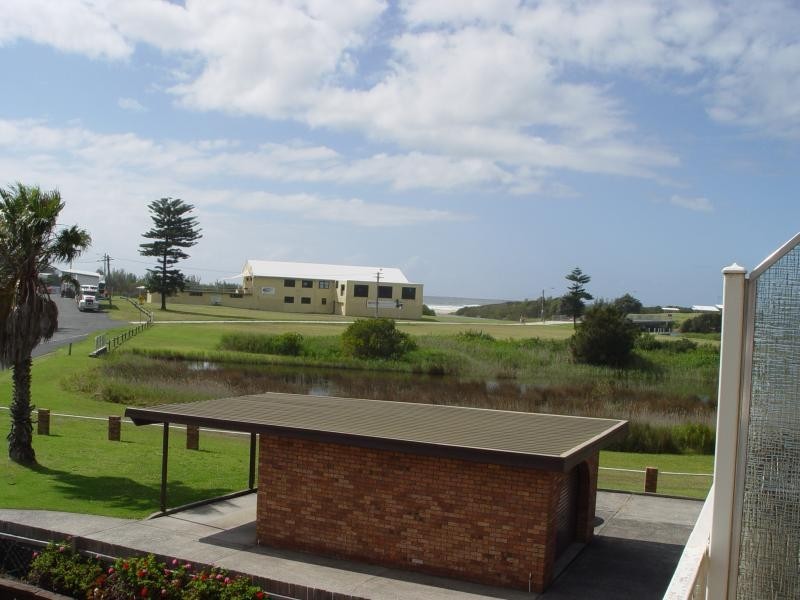 2/3 Lake Pde, East Corrimal NSW 2518