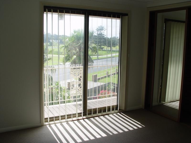 2/3 Lake Pde, East Corrimal NSW 2518