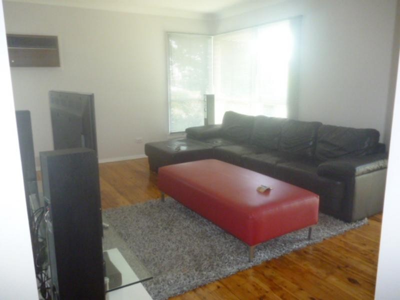 1/2 Maple  St, Albion Park Rail NSW 2527