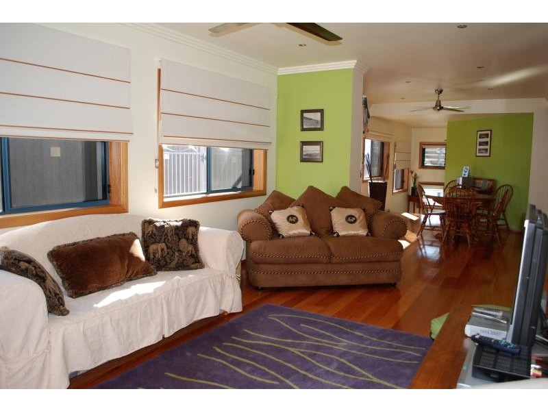 12 Arthur  St, Thirroul NSW 2515