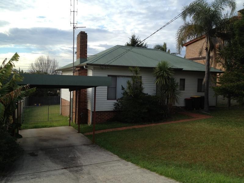 1 Yuill  Ave, Corrimal NSW 2518