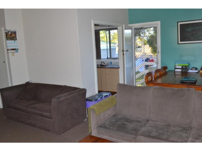 36 Simpson Pde, Albion Park NSW 2527