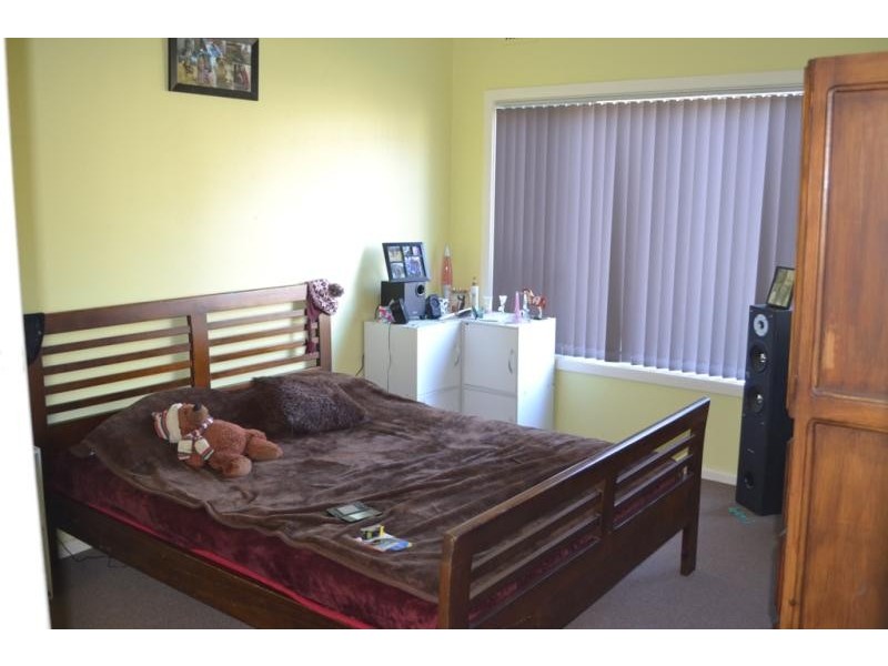 36 Simpson Pde, Albion Park NSW 2527