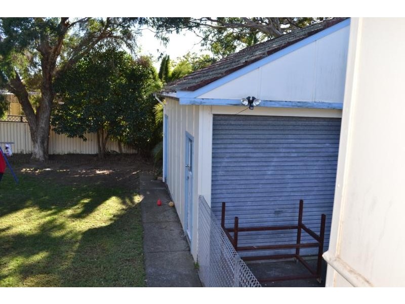 36 Simpson Pde, Albion Park NSW 2527