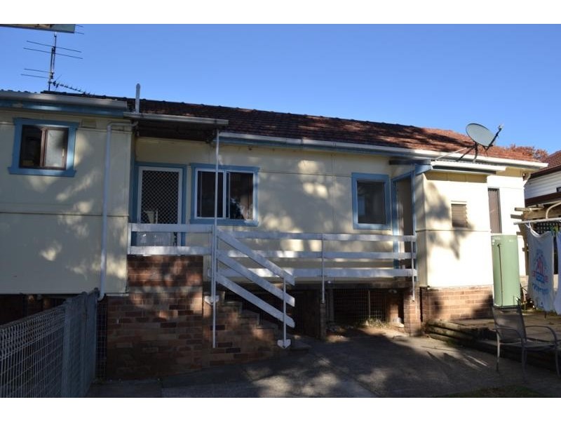 36 Simpson Pde, Albion Park NSW 2527