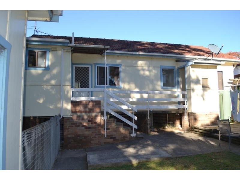 36 Simpson Pde, Albion Park NSW 2527