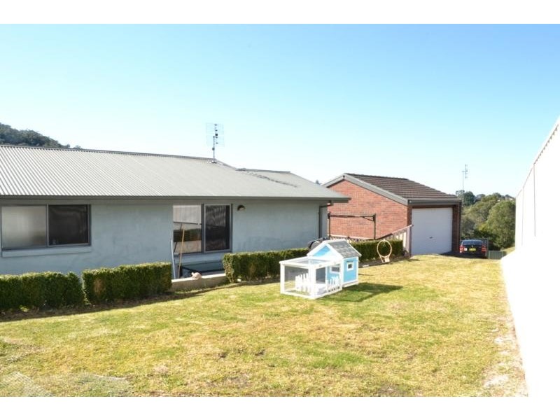 43 Valley Dr, Figtree NSW 2525