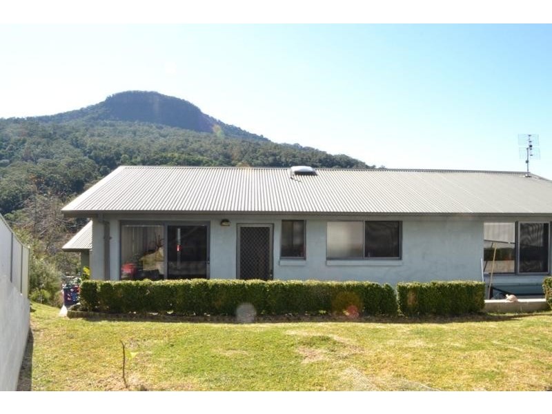 43 Valley Dr, Figtree NSW 2525