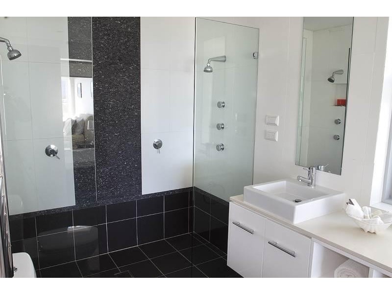 1/2 Kurraba Rd, Woonona NSW 2517