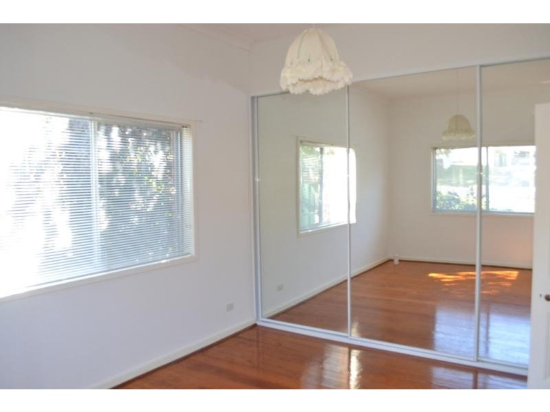 23 Gray St, Woonona NSW 2517