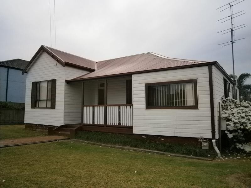 4 Wallace Road, Fairy Meadow NSW 2519