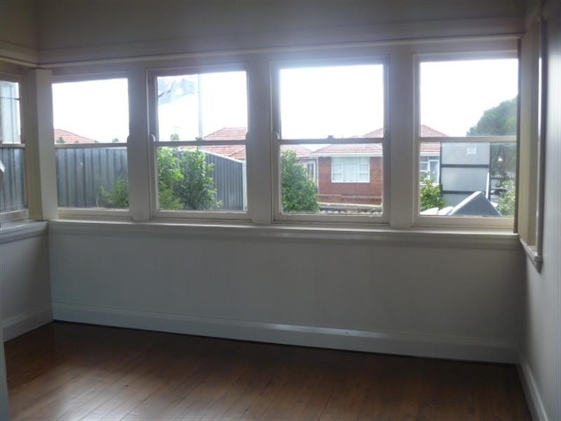 215 Flagstaff Rd, Lake Heights NSW 2502