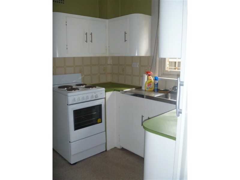 215 Flagstaff Rd, Lake Heights NSW 2502