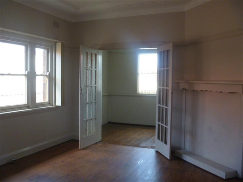 215 Flagstaff Rd, Lake Heights NSW 2502