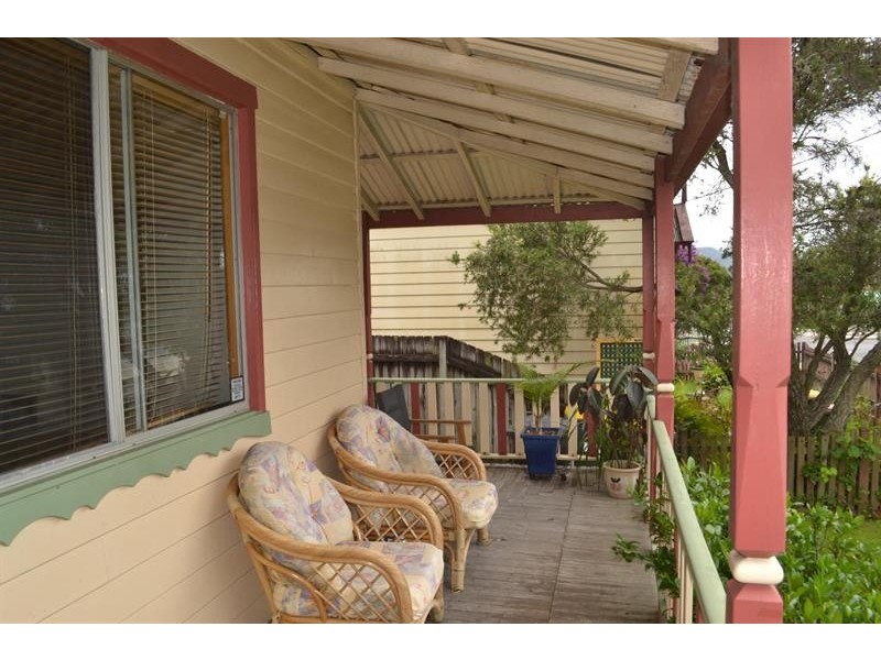 18 Mitchell  Rd, Woonona NSW 2517
