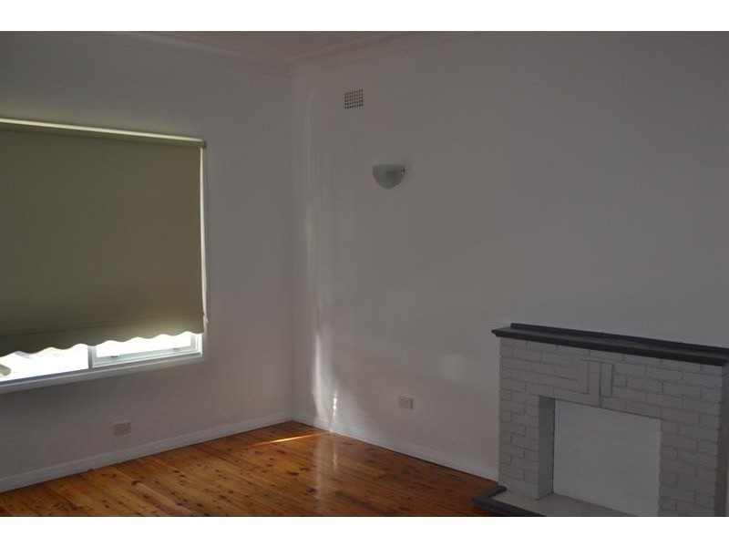 49 Euroka  St, West Wollongong NSW 2500