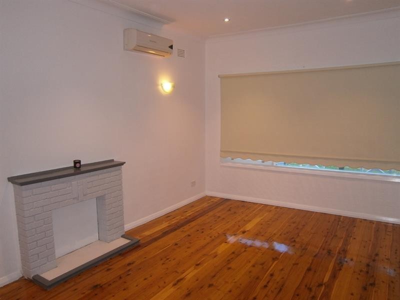 49 Euroka  St, West Wollongong NSW 2500