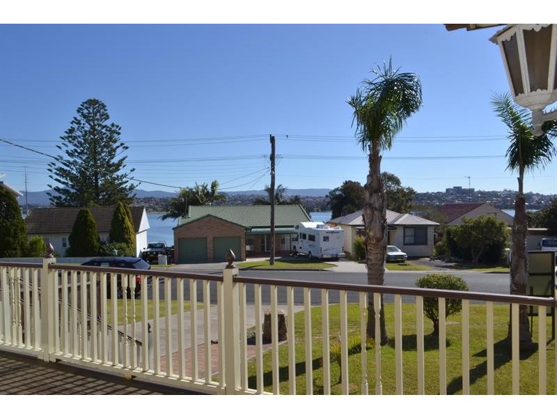 79 Lakeview Pde, Primbee NSW 2502
