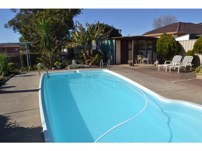 79 Lakeview Pde, Primbee NSW 2502