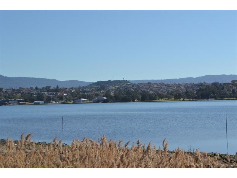 79 Lakeview Pde, Primbee NSW 2502