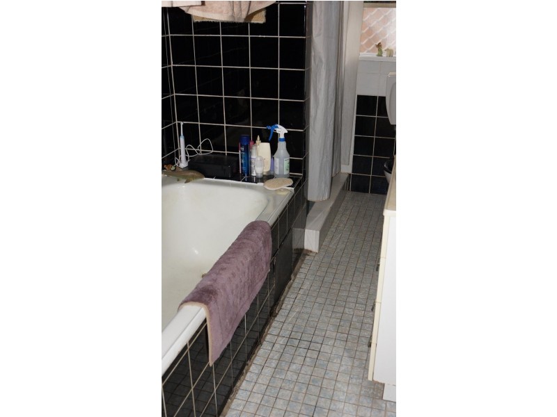 92 Ocean St, Mount Saint Thomas NSW 2500