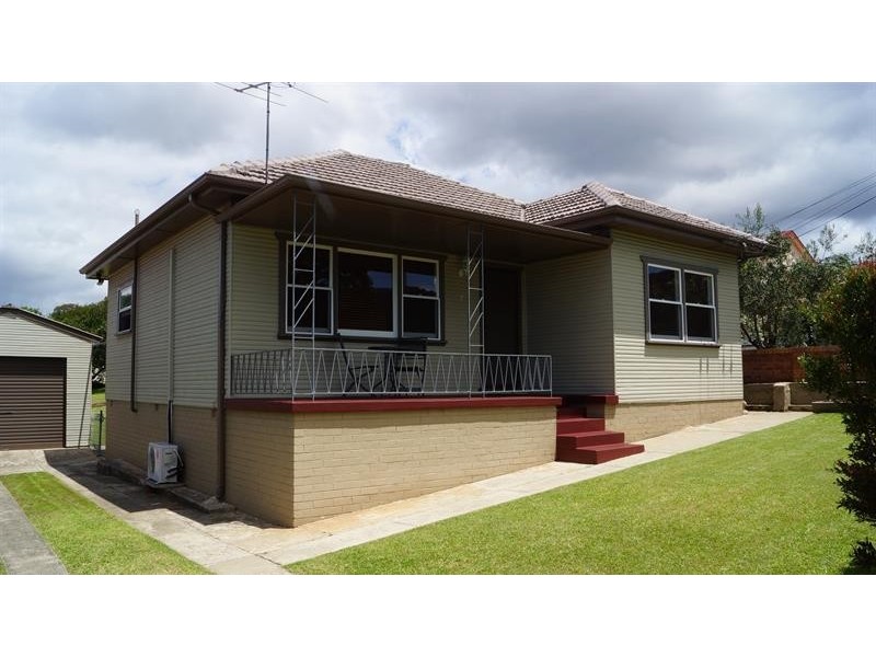7 Weekes St, Balgownie NSW 2519