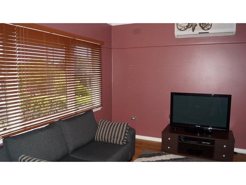 7 Weekes St, Balgownie NSW 2519