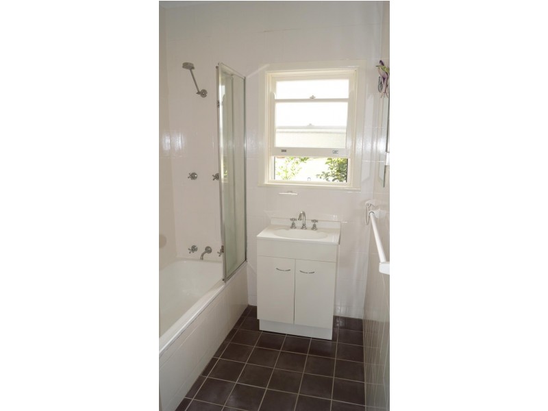 7 Weekes St, Balgownie NSW 2519