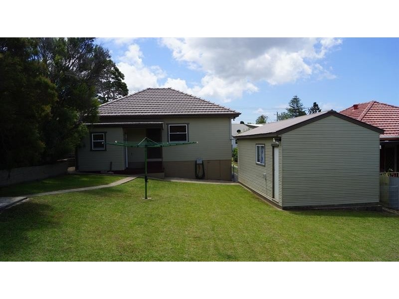 7 Weekes St, Balgownie NSW 2519