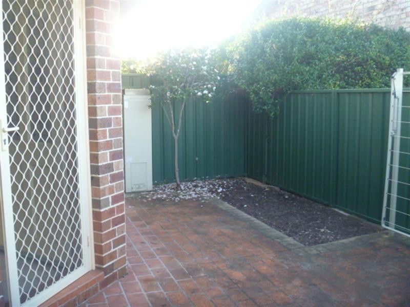 1/8 Cowper St, Fairy Meadow NSW 2519