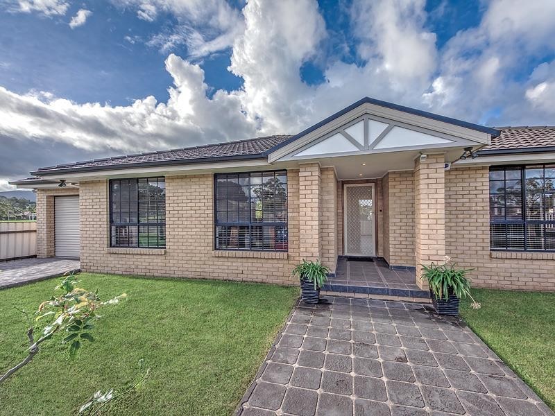 15a Albert St, Unanderra NSW 2526