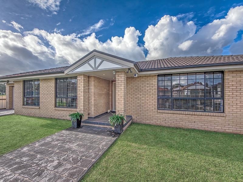 15a Albert St, Unanderra NSW 2526