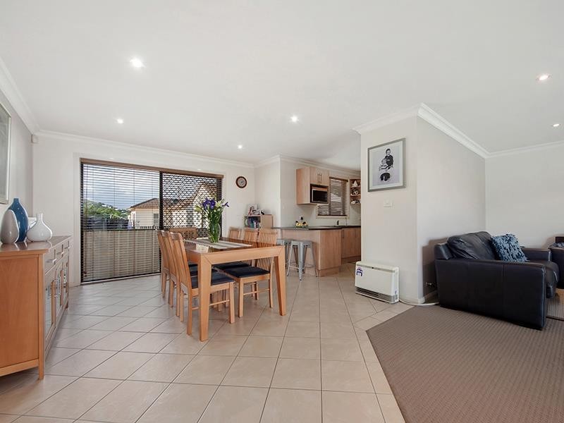 15a Albert St, Unanderra NSW 2526