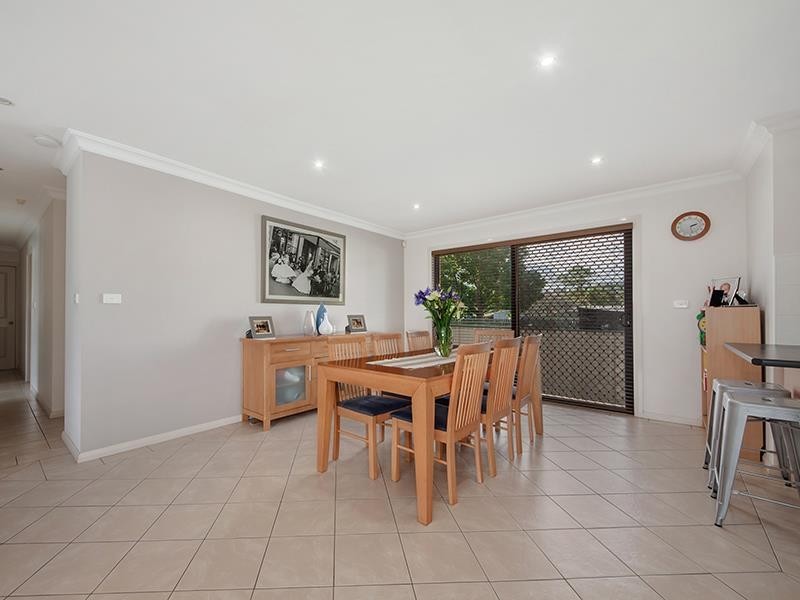 15a Albert St, Unanderra NSW 2526