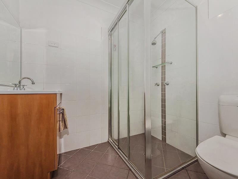 15a Albert St, Unanderra NSW 2526