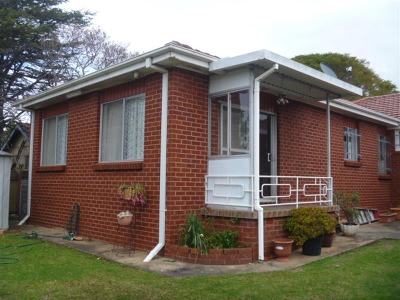 9 Pringle Rd, Fairy Meadow NSW 2519