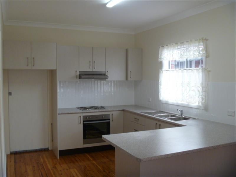 9 Pringle Rd, Fairy Meadow NSW 2519