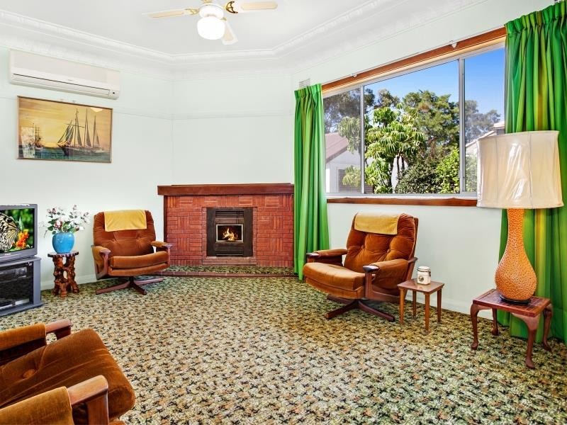 34 Florence St, Towradgi NSW 2518