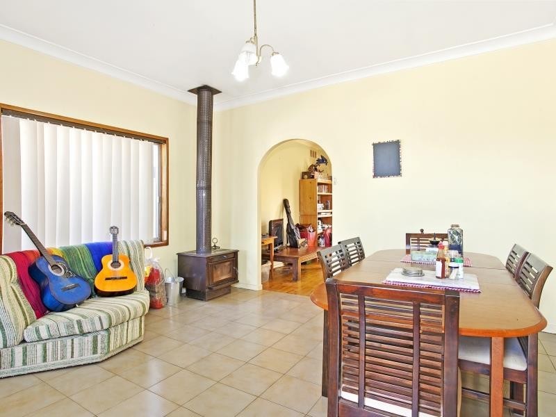 84 Mount Keira Rd, Mount Keira NSW 2500
