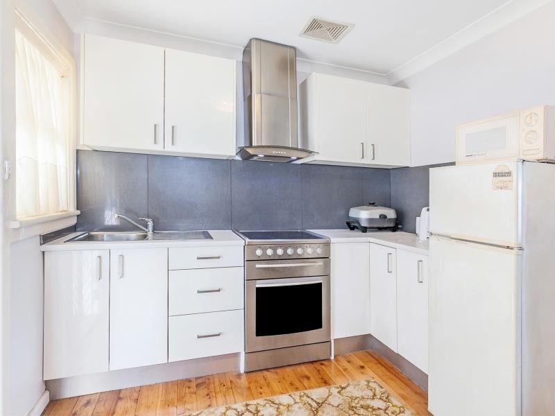 2 Maple St, Albion Park Rail NSW 2527