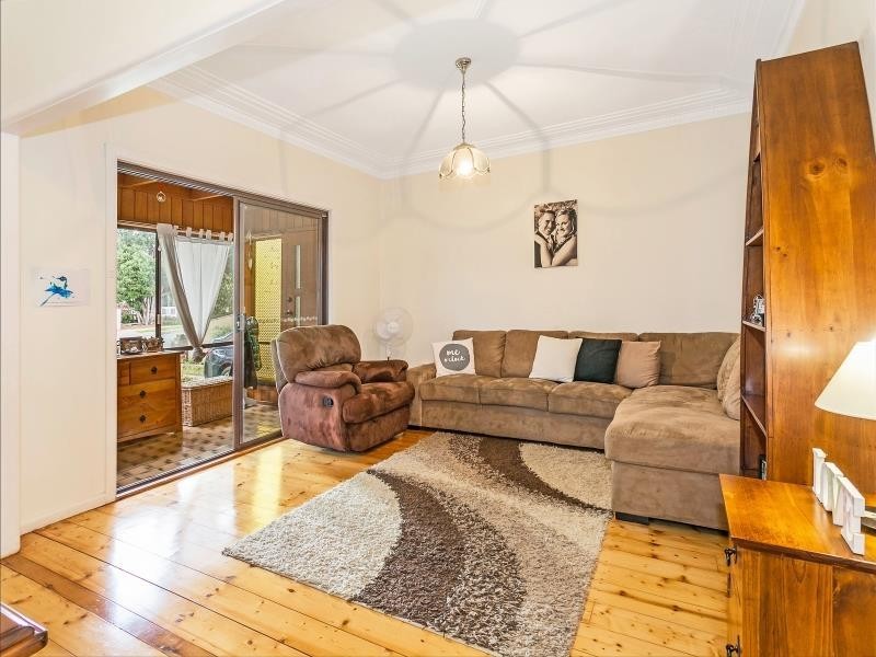 17 Park Rd, Bellambi NSW 2518