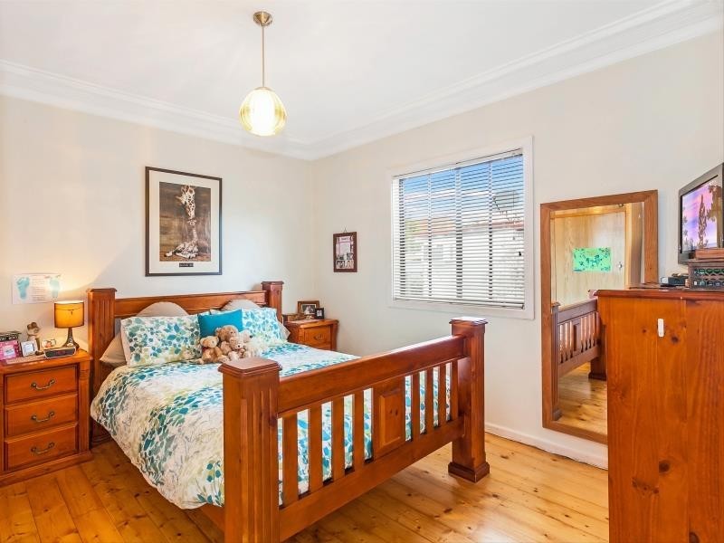 17 Park Rd, Bellambi NSW 2518
