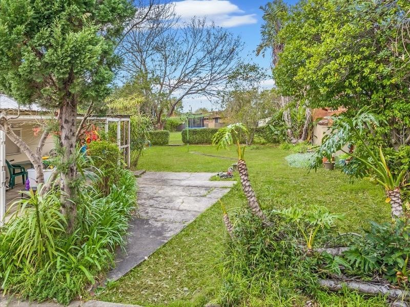 17 Park Rd, Bellambi NSW 2518