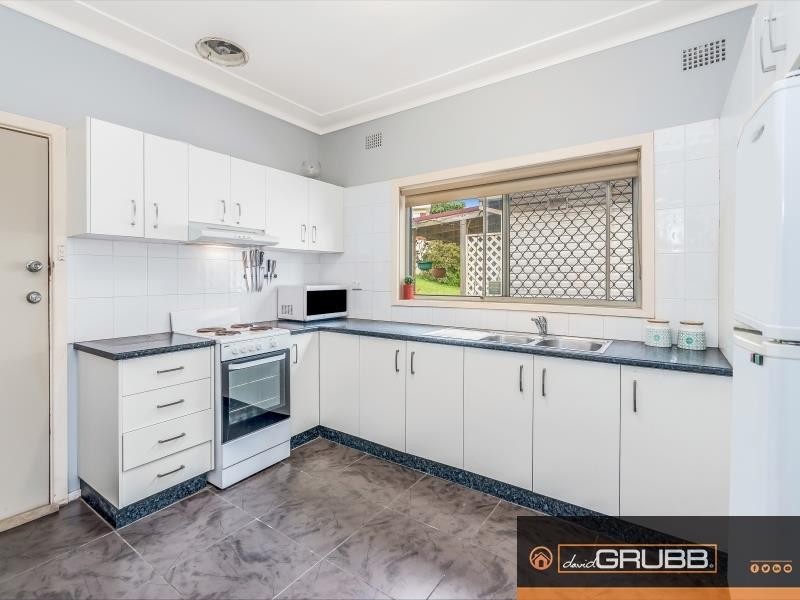 56 Figtree Cres, Figtree NSW 2525