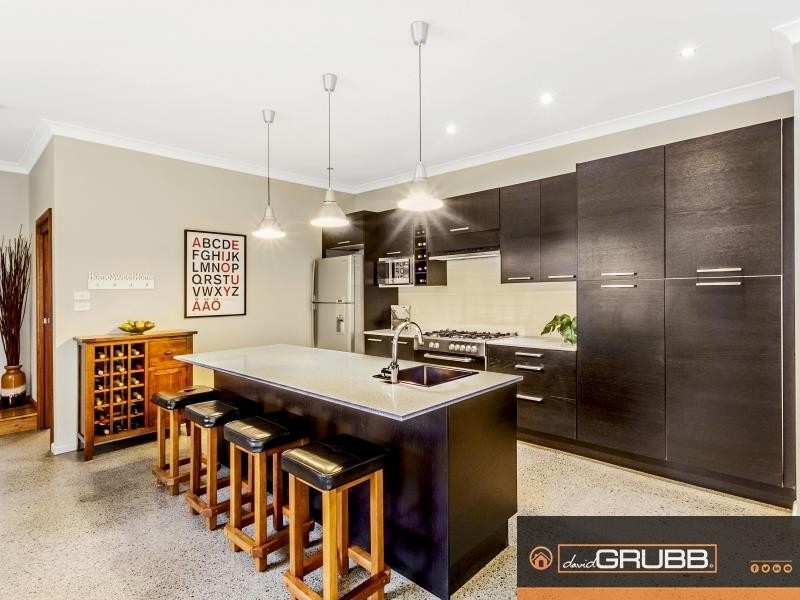 12 Cummins St, Unanderra NSW 2526