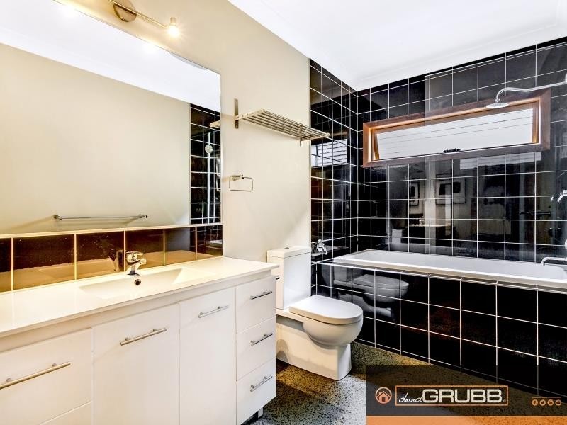 12 Cummins St, Unanderra NSW 2526