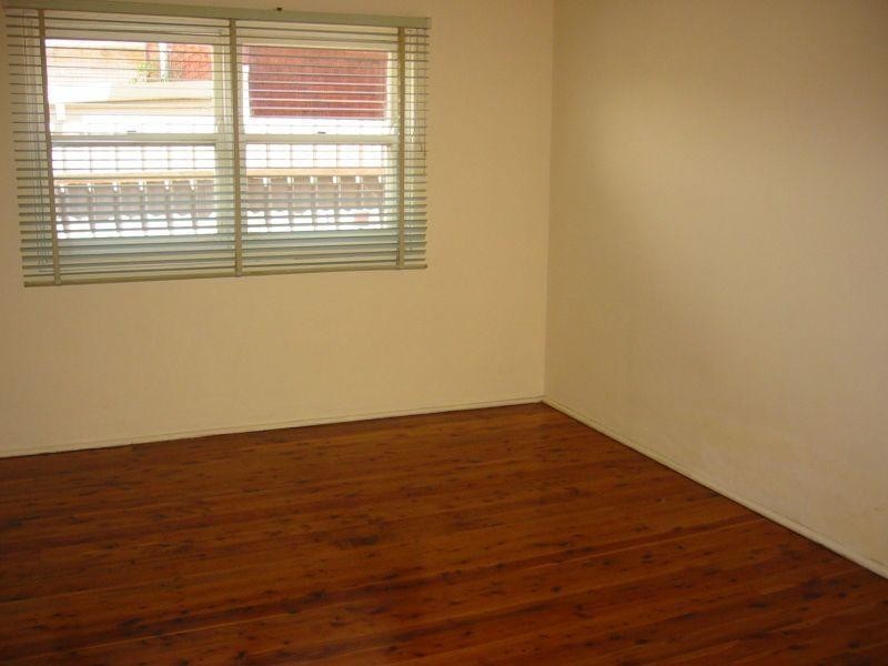 3/71 Heaslip St, Coniston NSW 2500